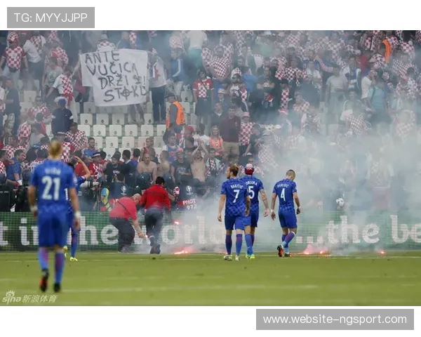 国际米兰客战克雷莫纳一役，球迷投掷烟火事件引发关注