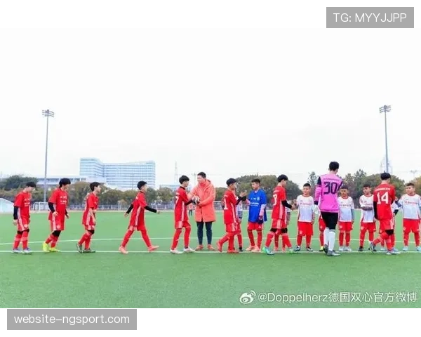 慕尼黑足球学院举办青少年训练营，重点课程为“小范围肋部配合”